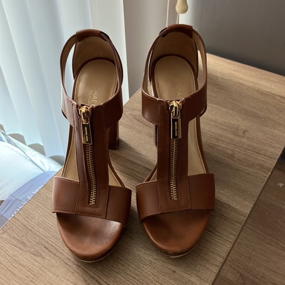 Tan Michael Kors heel! - Picture 3 of 4